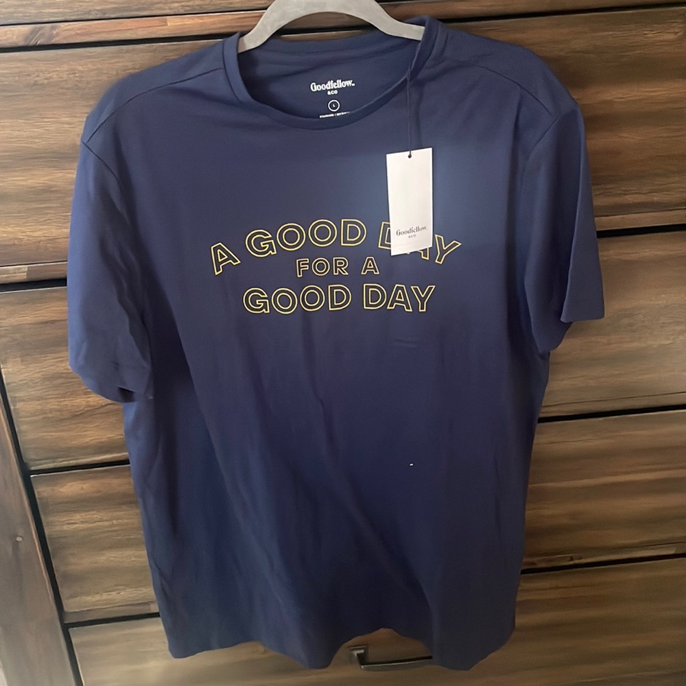Goodfellow & CO Navy Tee-Shirt “A Good Day For A Good Day”